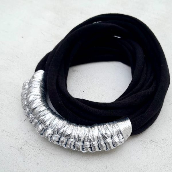 Black and silver Macy necklace by Amma Gyan for Amanartis by Amma Gyan 2