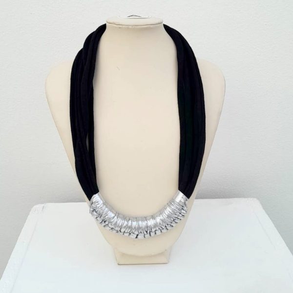 Black and silver Macy necklace by Amma Gyan for Amanartis by Amma Gyan 4